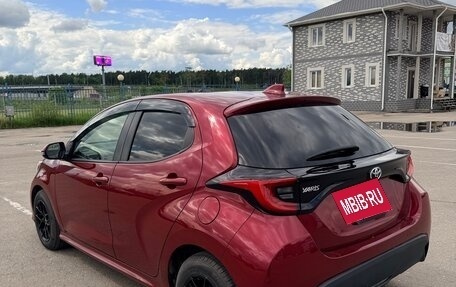 Toyota Yaris, 2022 год, 1 600 000 рублей, 4 фотография