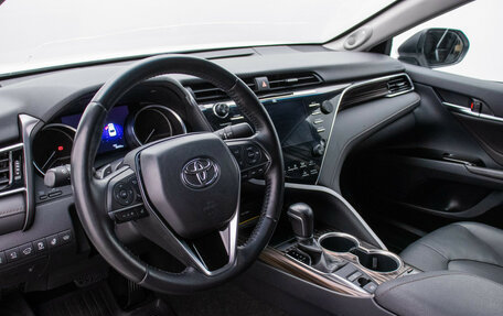 Toyota Camry, 2019 год, 3 130 000 рублей, 10 фотография