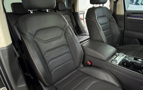 Volkswagen Touareg III, 2019 год, 4 100 000 рублей, 10 фотография