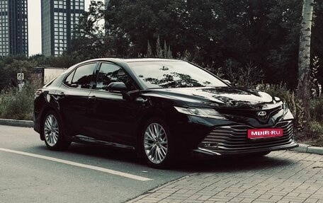 Toyota Camry, 2018 год, 2 750 000 рублей, 1 фотография