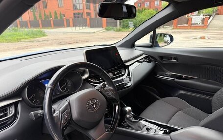 Toyota C-HR I рестайлинг, 2019 год, 2 500 000 рублей, 13 фотография