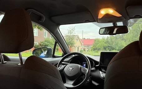 Toyota C-HR I рестайлинг, 2019 год, 2 500 000 рублей, 15 фотография