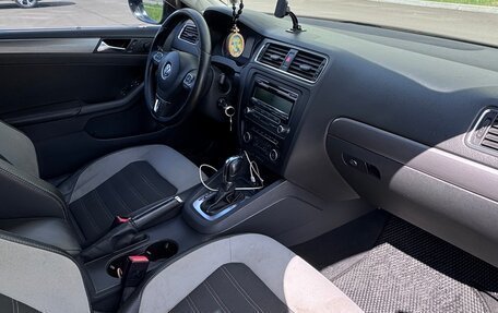 Volkswagen Jetta VI, 2011 год, 590 000 рублей, 6 фотография