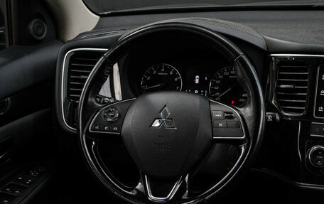 Mitsubishi Outlander III рестайлинг 3, 2019 год, 1 850 000 рублей, 12 фотография