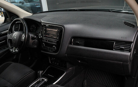 Mitsubishi Outlander III рестайлинг 3, 2019 год, 1 850 000 рублей, 8 фотография