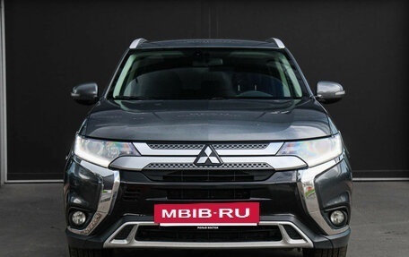 Mitsubishi Outlander III рестайлинг 3, 2019 год, 1 850 000 рублей, 2 фотография