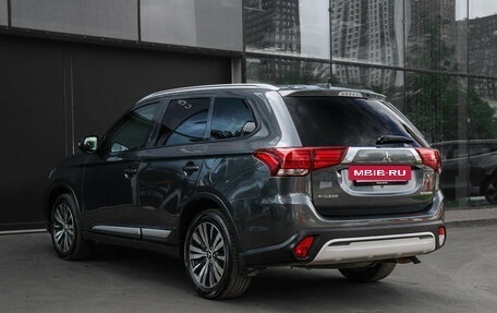 Mitsubishi Outlander III рестайлинг 3, 2019 год, 1 850 000 рублей, 7 фотография