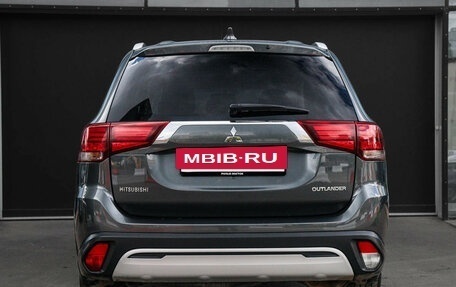 Mitsubishi Outlander III рестайлинг 3, 2019 год, 1 850 000 рублей, 5 фотография