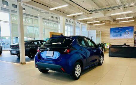 Toyota Yaris, 2021 год, 1 099 000 рублей, 6 фотография