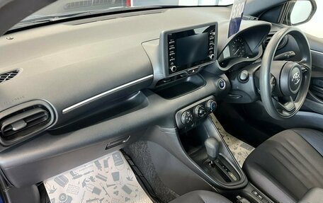Toyota Yaris, 2021 год, 1 099 000 рублей, 13 фотография