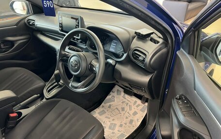 Toyota Yaris, 2021 год, 1 099 000 рублей, 10 фотография