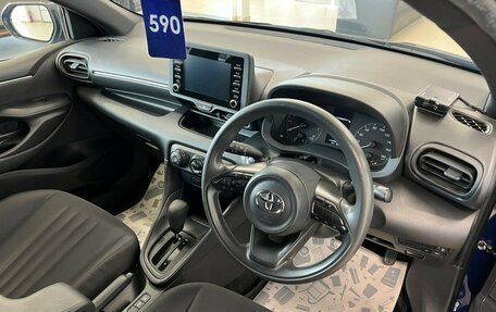 Toyota Yaris, 2021 год, 1 099 000 рублей, 11 фотография