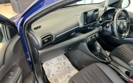 Toyota Yaris, 2021 год, 1 099 000 рублей, 12 фотография