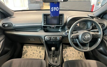 Toyota Yaris, 2021 год, 1 099 000 рублей, 16 фотография