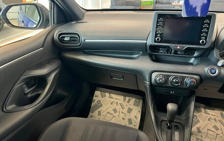Toyota Yaris, 2021 год, 1 099 000 рублей, 14 фотография