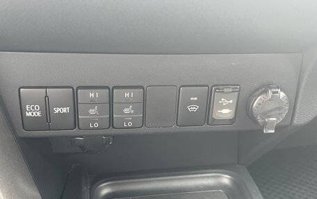 Toyota RAV4, 2019 год, 3 650 000 рублей, 5 фотография