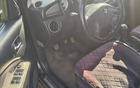 Mitsubishi Outlander III рестайлинг 3, 2004 год, 490 000 рублей, 6 фотография