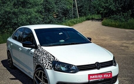 Volkswagen Polo VI (EU Market), 2014 год, 730 000 рублей, 2 фотография