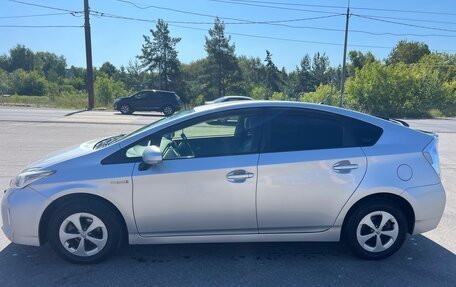 Toyota Prius, 2015 год, 1 350 000 рублей, 2 фотография