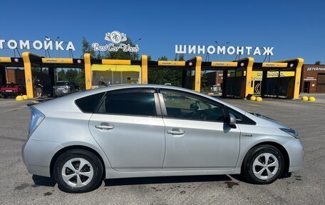 Toyota Prius, 2015 год, 1 350 000 рублей, 4 фотография