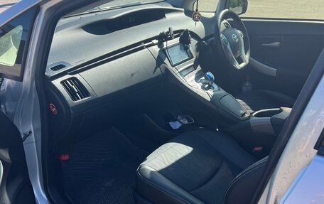 Toyota Prius, 2015 год, 1 350 000 рублей, 6 фотография
