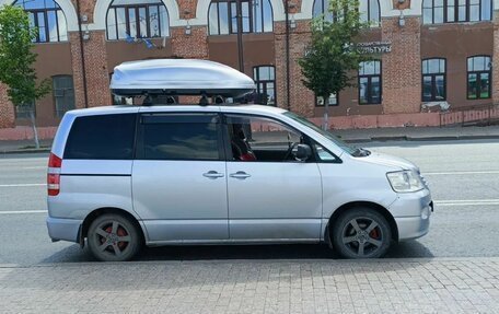 Toyota Noah III, 2002 год, 800 000 рублей, 4 фотография