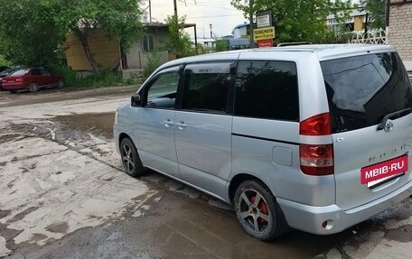 Toyota Noah III, 2002 год, 800 000 рублей, 2 фотография