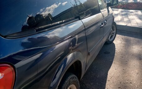 Chrysler Town & Country IV, 2003 год, 800 000 рублей, 11 фотография