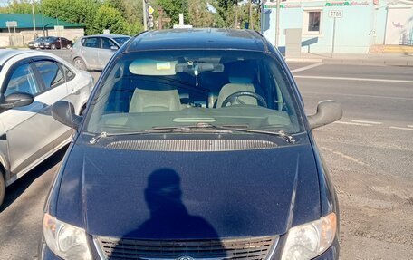 Chrysler Town & Country IV, 2003 год, 800 000 рублей, 13 фотография