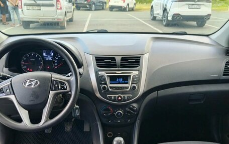 Hyundai Solaris II рестайлинг, 2015 год, 950 000 рублей, 9 фотография