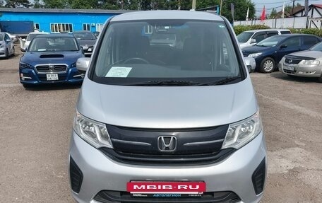 Honda Stepwgn IV, 2016 год, 1 590 000 рублей, 2 фотография