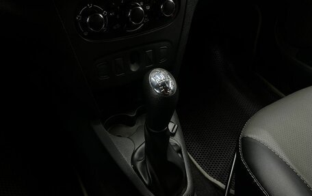 Renault Logan II, 2019 год, 799 900 рублей, 17 фотография