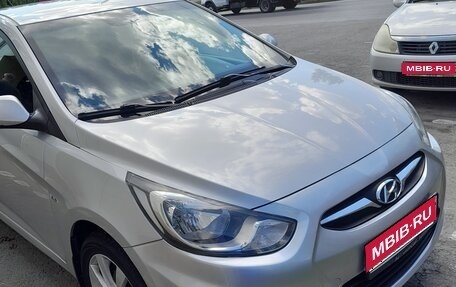 Hyundai Solaris II рестайлинг, 2012 год, 820 000 рублей, 1 фотография