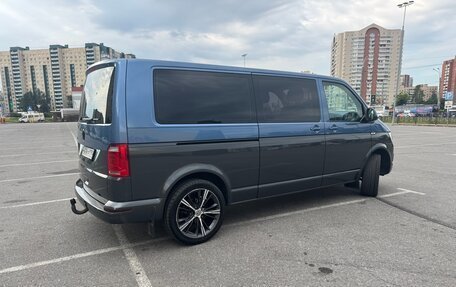 Volkswagen Caravelle T6 рестайлинг, 2018 год, 2 800 000 рублей, 4 фотография