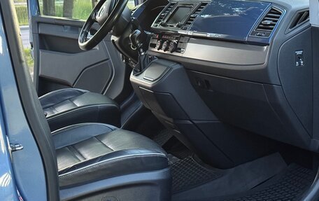 Volkswagen Caravelle T6 рестайлинг, 2018 год, 2 800 000 рублей, 14 фотография