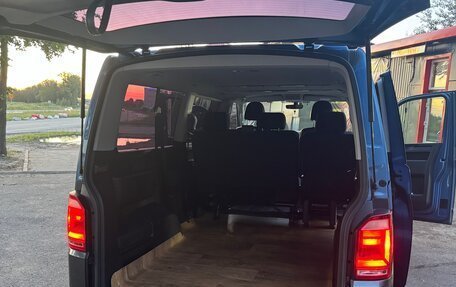 Volkswagen Caravelle T6 рестайлинг, 2018 год, 2 800 000 рублей, 17 фотография