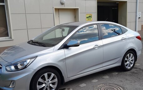 Hyundai Solaris II рестайлинг, 2012 год, 820 000 рублей, 6 фотография