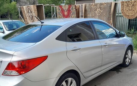 Hyundai Solaris II рестайлинг, 2012 год, 820 000 рублей, 3 фотография