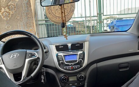 Hyundai Solaris II рестайлинг, 2012 год, 820 000 рублей, 9 фотография