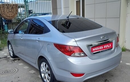 Hyundai Solaris II рестайлинг, 2012 год, 820 000 рублей, 5 фотография