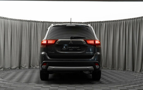 Mitsubishi Outlander III рестайлинг 3, 2015 год, 1 880 000 рублей, 6 фотография