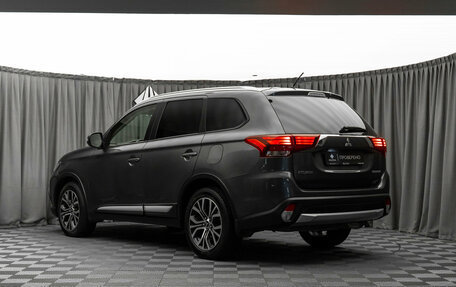 Mitsubishi Outlander III рестайлинг 3, 2015 год, 1 880 000 рублей, 4 фотография