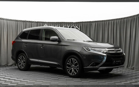 Mitsubishi Outlander III рестайлинг 3, 2015 год, 1 880 000 рублей, 2 фотография