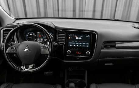Mitsubishi Outlander III рестайлинг 3, 2015 год, 1 880 000 рублей, 8 фотография