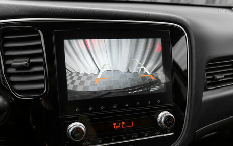 Mitsubishi Outlander III рестайлинг 3, 2015 год, 1 880 000 рублей, 19 фотография