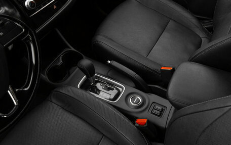 Mitsubishi Outlander III рестайлинг 3, 2015 год, 1 880 000 рублей, 15 фотография