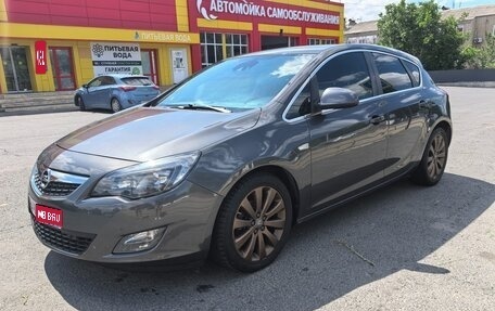 Opel Astra J, 2010 год, 650 000 рублей, 1 фотография