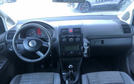 Volkswagen Touran III, 2006 год, 450 000 рублей, 10 фотография