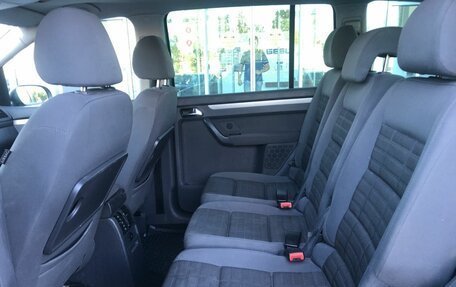 Volkswagen Touran III, 2006 год, 450 000 рублей, 11 фотография
