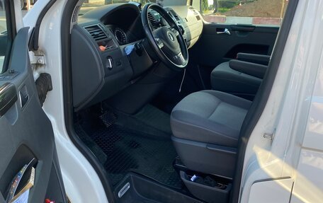 Volkswagen Caravelle T5, 2013 год, 2 600 000 рублей, 10 фотография